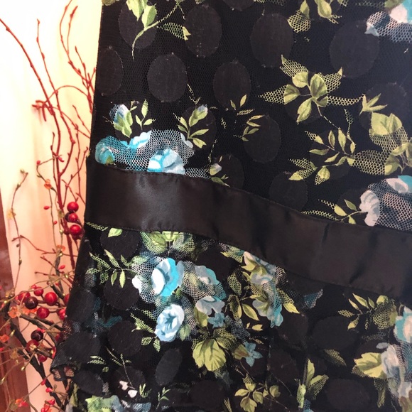 Beautiful Ruffle Top INC - Picture 4 of 4